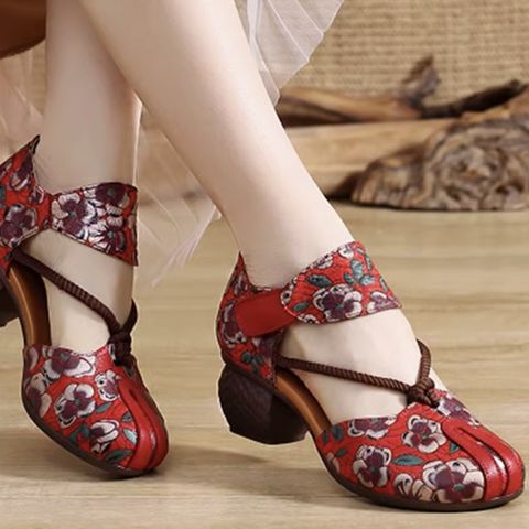 Dadongge genuine leather ethnic style sandals for women in summer with thick heels, soft soles, comfortable hollow shoes for middle-aged and elderly square dance shoes
